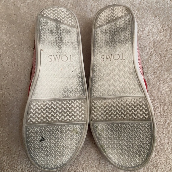 Tom’s girls red shoes size 3 worn once - Picture 6 of 11